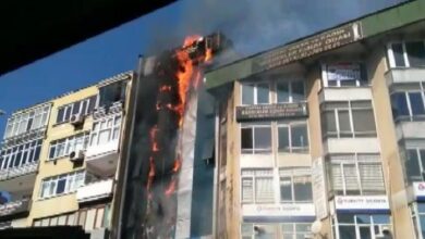 صورة حـ.ـريق كبـ.ـير في مبنى من 6 طوابق وسط مدينة إسطنبول