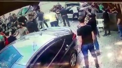 صورة شاهد بالفيديو…شـ.ـجـ.ـار عنـ.ـيف بين عائلتين سوريتين في مدينة إسطنبول