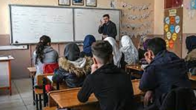 صورة في كارثة حقيقية…فصل آلاف المعلمين السوريين من المدارس في تركيا