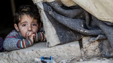 صورة بسبب الفقرو الجوع….وفاة طفلة سورية في مدينة حماة