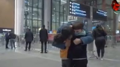 صورة شاهد بالفيديو…بكاء الإعلامي السوري “ماجد شمعة” بعد إطلاق سراحه ولقاءه بعائلته