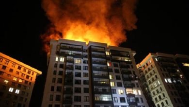 صورة حريق هائل بمبنى كبير وسط  إحدى الولايات التركية