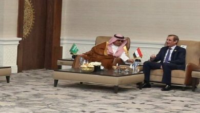 صورة الأول منذ عشر سنوات….اجتماع مفاجئ بين رئيس مخابرات الأسد ونظيره السعودي
