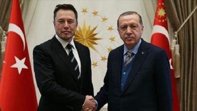 صورة بالتزامن مع انهيار غير لليرة التركية….أردوغان يتصل مع أغنى رجل في العالم