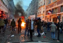 صورة عاجـــــــــل/ فرنسا تفقد السيطرة على باريس مع احتجاجات غير مسبوقة ومواجهات عنيفة -شاهد الفيديو