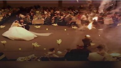 صورة عاجل/فيديو لحظة اندلاع الشرارة الأولى لـحريق حفل الزفاف في العراق-تساقط القطع المشتعلة فوق رؤوس المدعوين